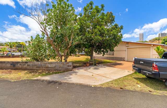 Charming 3 bedroom, 1 bath home with large yard and attached garage photos photos