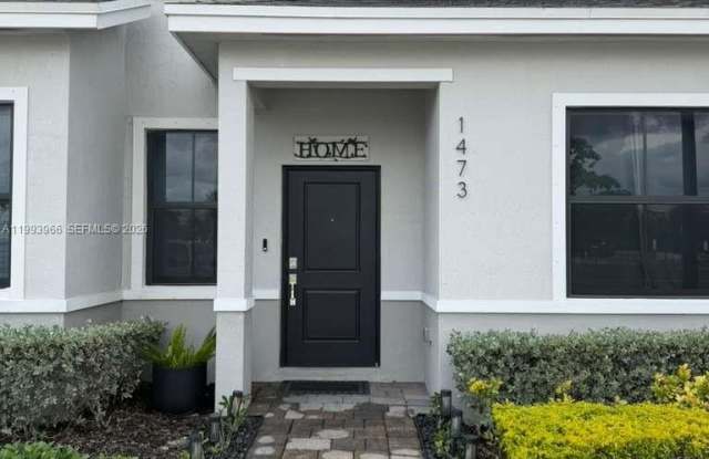 1473 NE 5th Ave photos photos