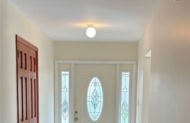 301 Thompson Shore Road Gallery 2
