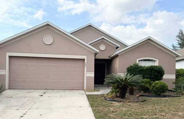 Cozy 4/2 Single-family home in beautiful Groveland!! Gallery 1