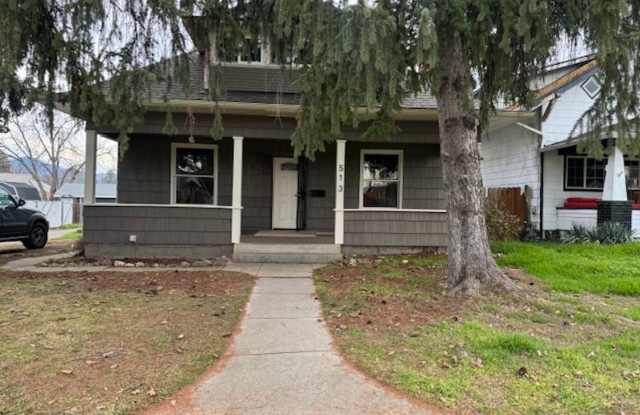 4 Bedroom Home Beautifully Updated w/ Original Character photos photos