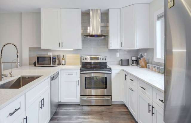 Updated Boulder Condo | Mountain Views, Private Sauna & 2-Car Garage Gallery 1