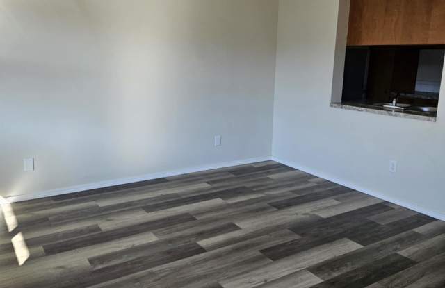 624 W Cedar St Apt 8 Gallery 4