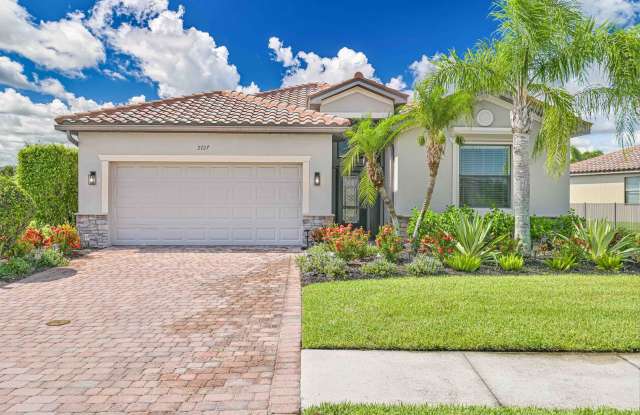 NOW AVAILABLE - Single Family Home with POOL in Fort Myers photos photos