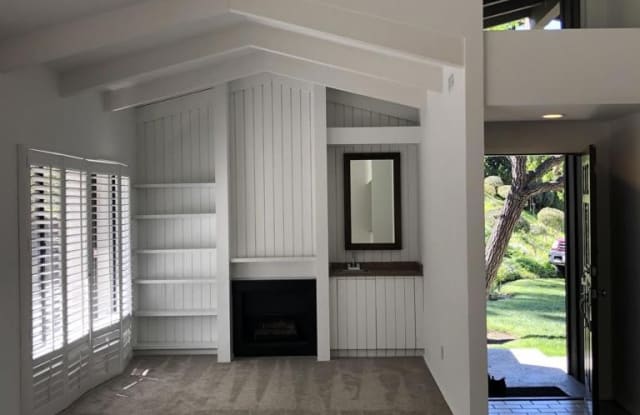947 Santa Helena Pk Ct - 947 Santa Helena Park Court, Solana Beach, CA 92075