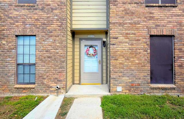 200 Martingale Ln Gallery 1