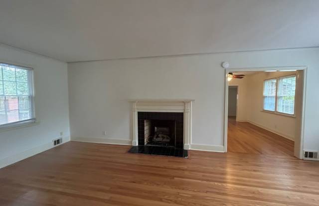 Updated Single-Story Rosewood Brick Home.  $200 First Month's Rent Move In Special! Gallery 4