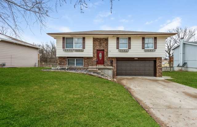 704 North 20th Street - 704 North 20th Street, Leavenworth, KS 66048