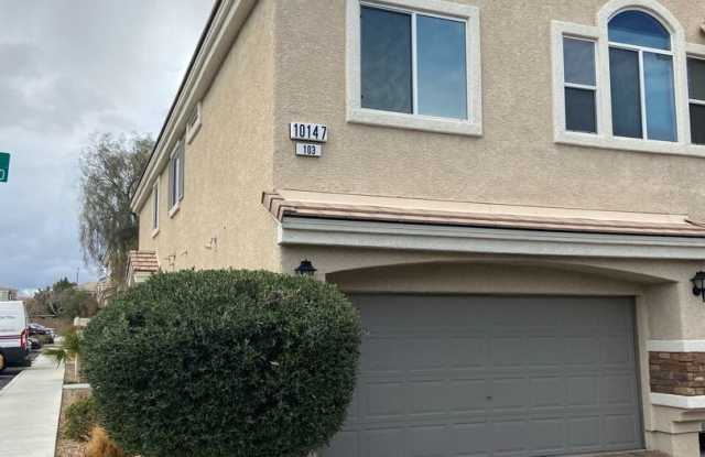 Beautiful 3BR/2.5BA Townhome with 2-Car Garage Near St. Rose photos photos