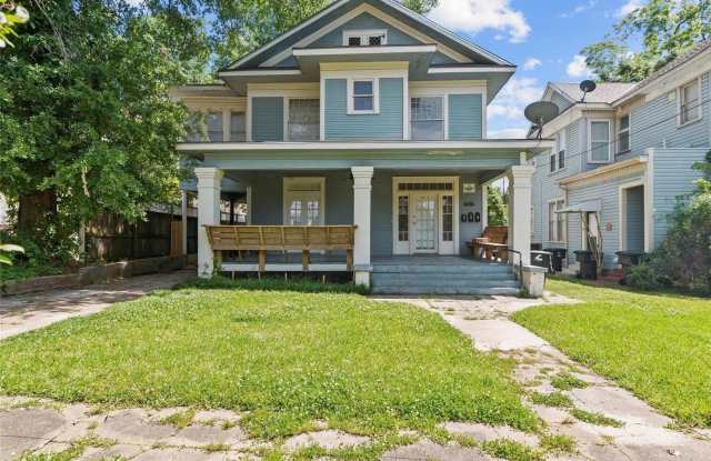 Charming 2-Bedroom Upstairs Apartment off Fairfield photos photos