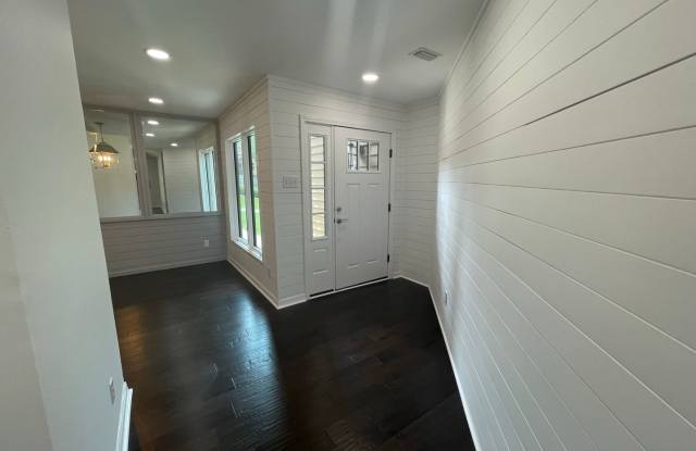 2 BD, 2 BTH home located in Daphne, AL. photos photos