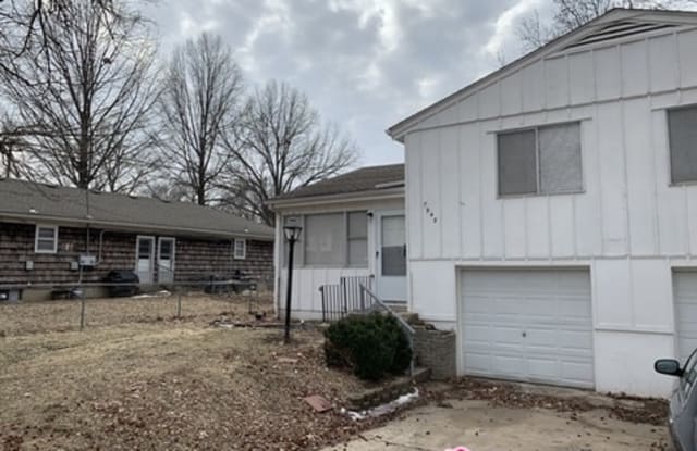 7942 Newton St - 7942 Newton Street, Overland Park, KS 66204
