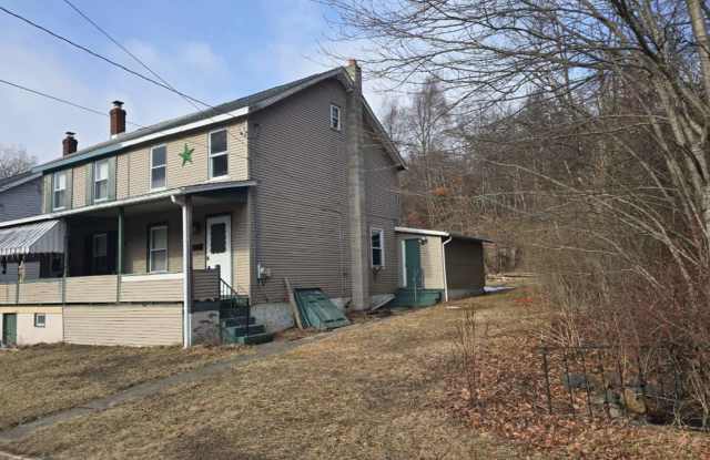 Charming 2 Bed / 1 Bath Single Family Home in Lansford with Front Porch & Yard! Gallery 3