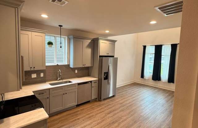 112 Winged Elm Ln Unit A Gallery 1