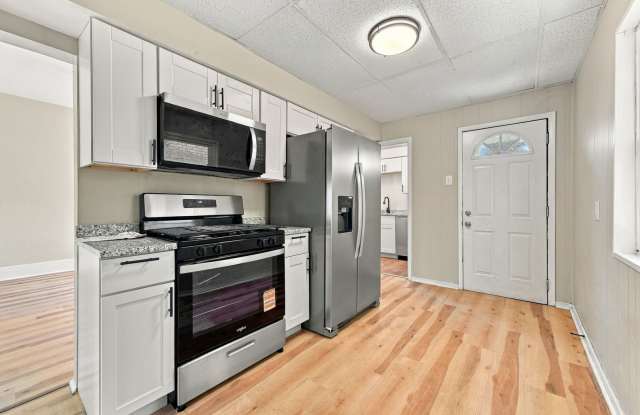 Beautiful 3 bedroom home in Munhall available now! Gallery 1
