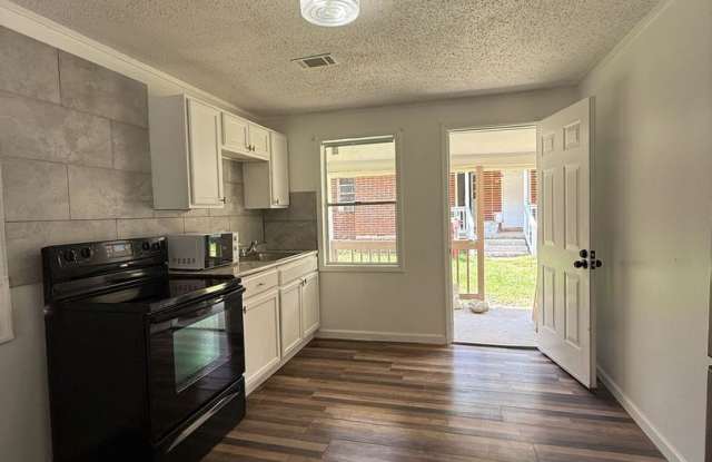 Freshly renovated 3 bedroom unit! photos photos