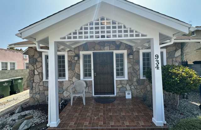 Fairview Heights Bungalow | 2 Bed / 1 Bath | Yard  Parking photos photos