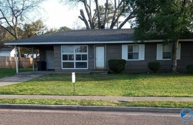 1002 Lowell Drive photos photos