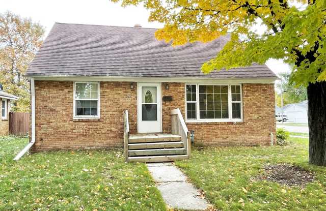 Cute Home in the Heart of Green Bay! PETS WELCOME photos photos