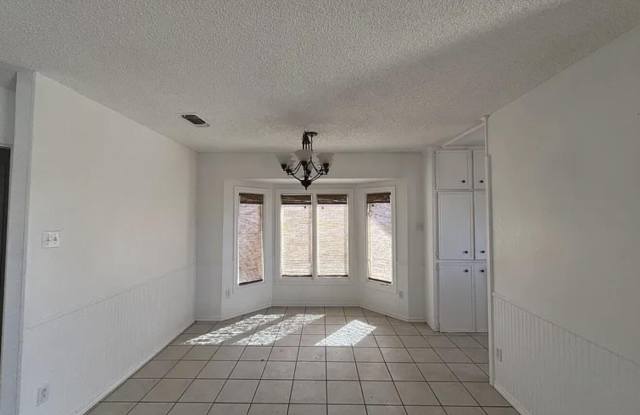 5607 87th Place Gallery 3