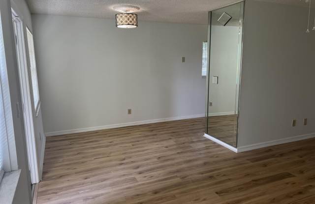98 Spring Lake Drive Gallery 3