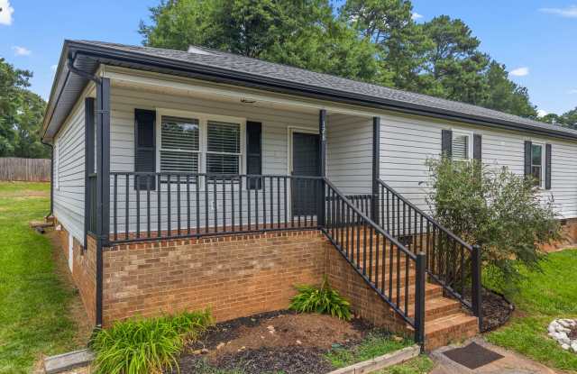Freshly renovated 2 bed 2 bath home-$500 off first month rent!! Gallery 3