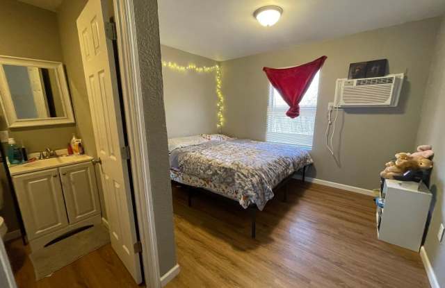 Just in Time for the Fall Semester! 1 Bedroom Studio in Hollister, MO photos photos