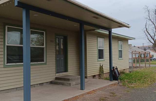 3 Bed House in Elgin - 1901 Birch Street, Elgin, OR 97827