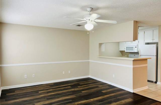 116 N Springview Gallery 4