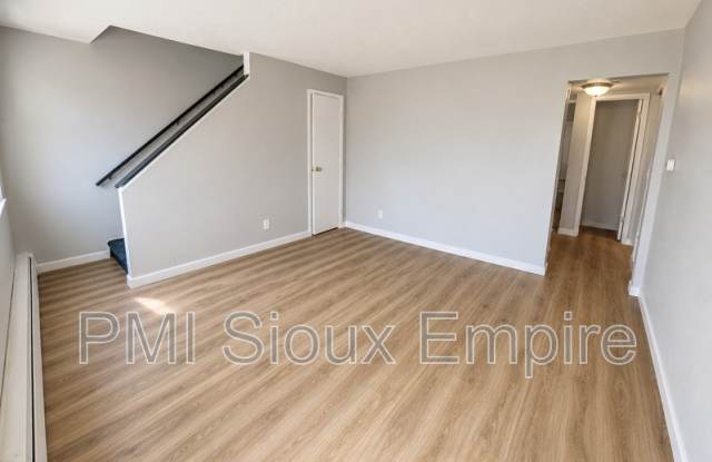 2606 s Duluth ave photos photos