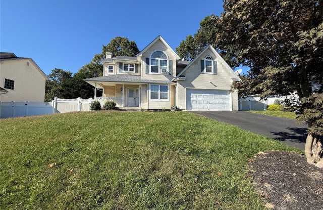 5 Rolling Hill Drive - 5 Rolling Hill Drive, Blue Point, NY 11772