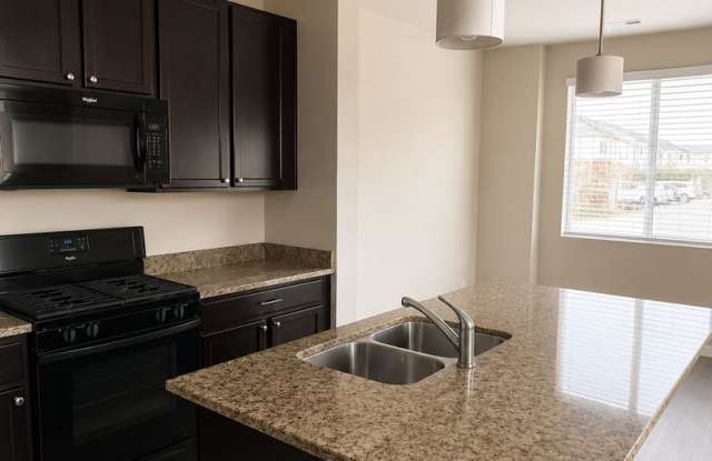 Spacious 3 Bed / 2.5 Bath Home with Dual Balconies photos photos Spacious 3 Bed / 2.5 Bath Home with Dual Balconies photos photos