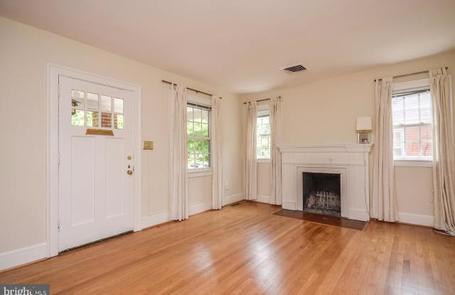 1528 WAKEFIELD Gallery 4