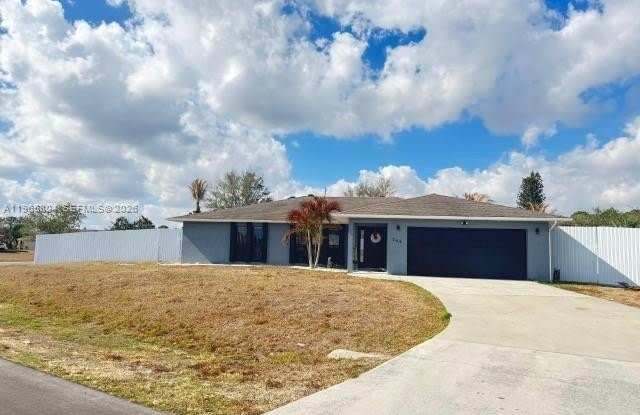 702 NW Orchid St photos photos