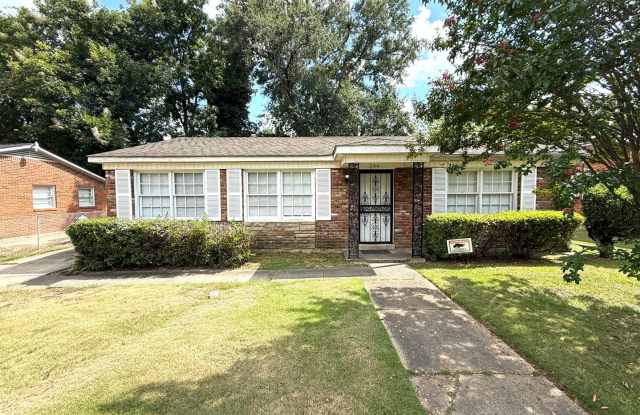 ** 3 bed 2 bath Forest Hills ** Call the self-showing number to schedule a tour 334-366-9198 Gallery 1