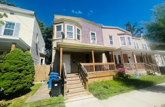 Single Family Home w/ HUGE Yard photos photos