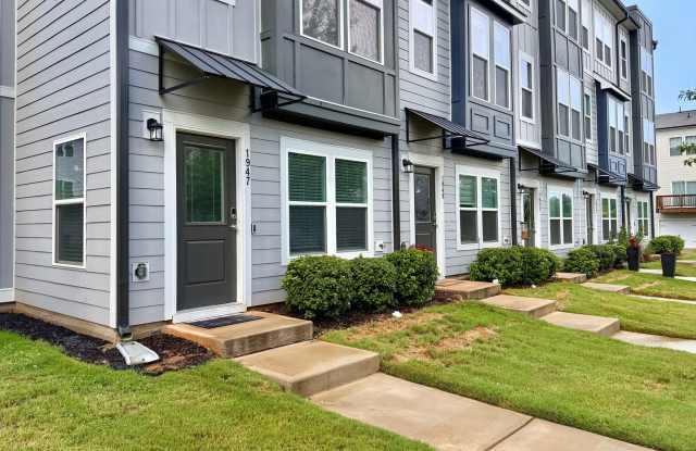 Fully Furnished 2BR/3.5BA Townhome with Garage — Minutes from Downtown Raleigh Gallery 3