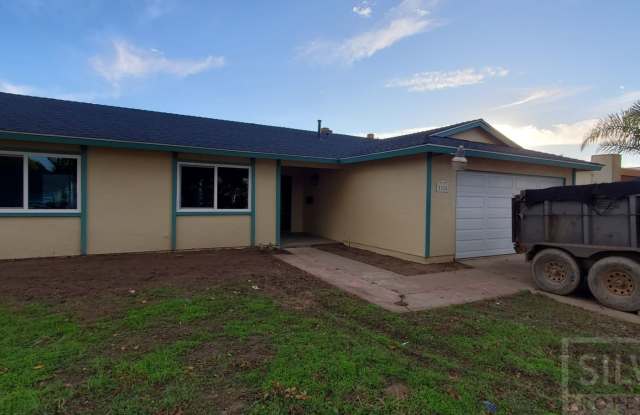Three Bedroom Home In Santa Maria! Month to Month Tenancy photos photos