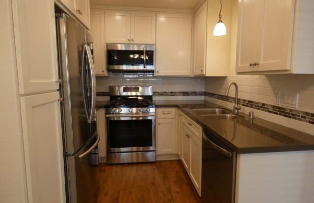 Beautifully remodeled condo, two story, 3 bedrooms, 2.5 baths Gallery 4