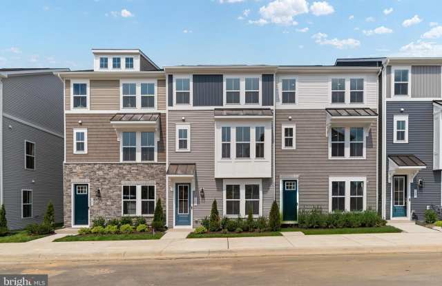 9207 FORKLEAF OAK DR Gallery 1