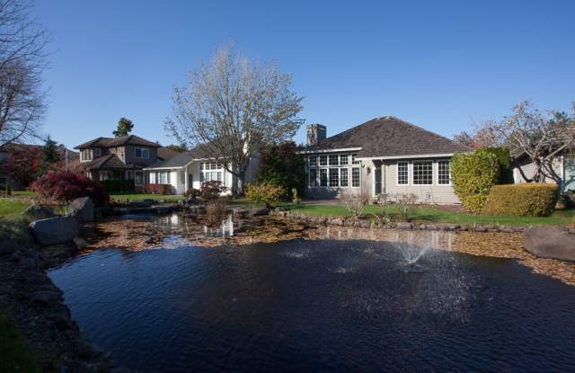 Stunning Home in Claremont near Bethany Portland’s Premier 55+ community Gallery 3