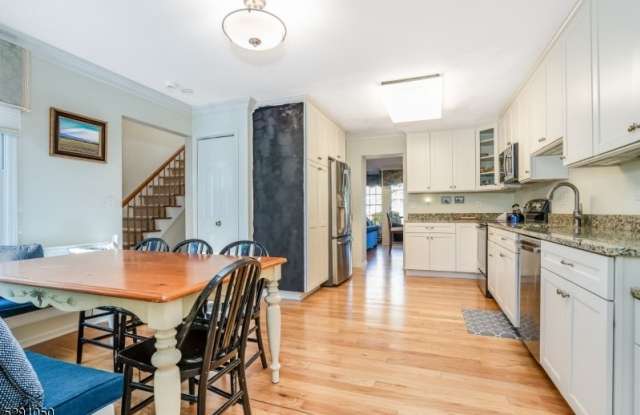 36 Eton Ct Gallery 4