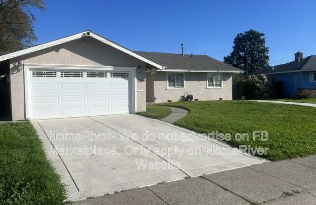 2121 Aaron Way photos photos