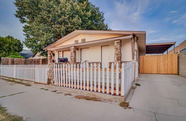 3bd 2 bath - Downtown Charmer Gallery 3