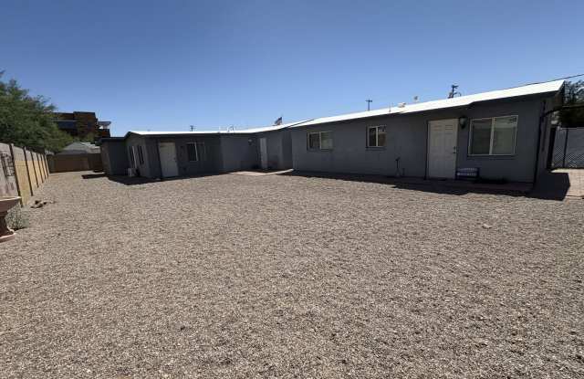 Central location - unit in cozy 4 plex setting with off street parking Gallery 4