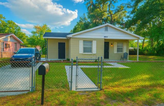 Renovated 2/1 in the Heart of Tampa on a DOUBLE lot! - 4017 East Idlewild Avenue, Tampa, FL 33610