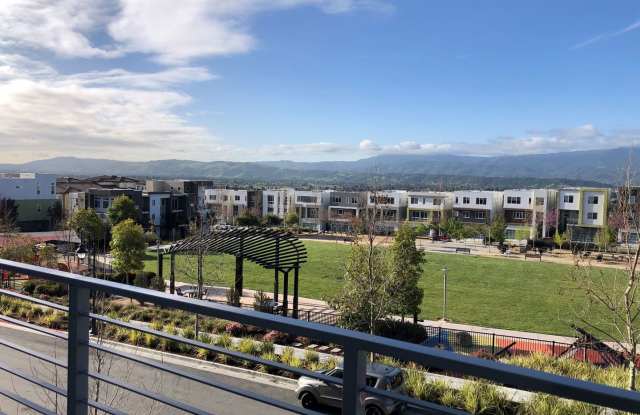Spectacular Views in This Spacious 1 Bed/1.5 Bath with Den Home on Communications Hill photos photos