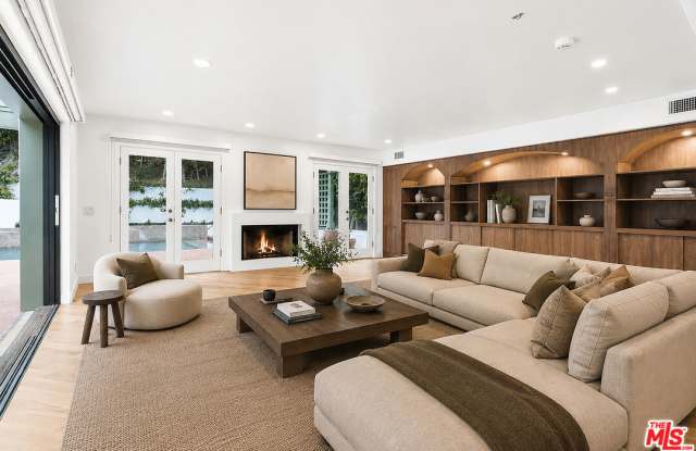 1200 North Doheny Drive Gallery 1