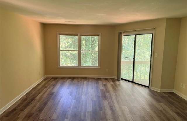 1580 Oakpointe Drive SW Gallery 3