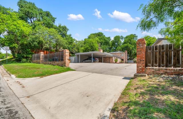 TARRY TOWN DUPLEX - 3BD/2BA - AWESOME REMODEL - W/D - GAS COOKING - BIG PATIO - $3400 - 2908 Windsor Road, Austin, TX 78703